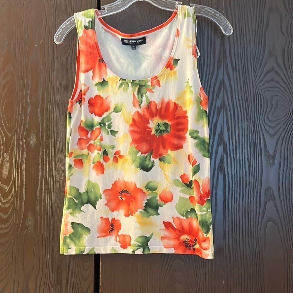 Jones New York part silk sleeveless top. White with big floral print. Size PP